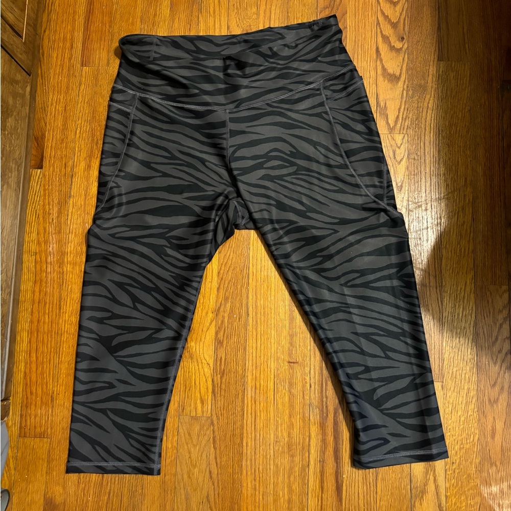 Old Navy High Waisted Powersoft Crop Workout Leggings Zebra Print